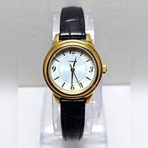 Womens Timex Classics Gold Tone Black Leather Strap Watch TW2R86100 New Battery